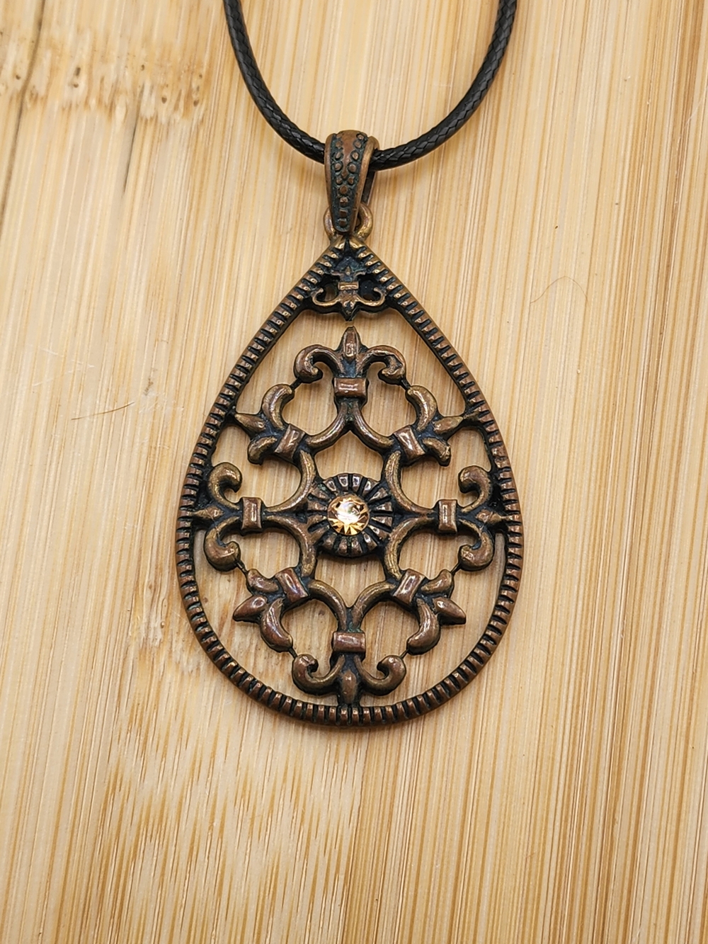 18in Adjustable Elegant Teardrop Filigree Pendant Necklace - Bronze